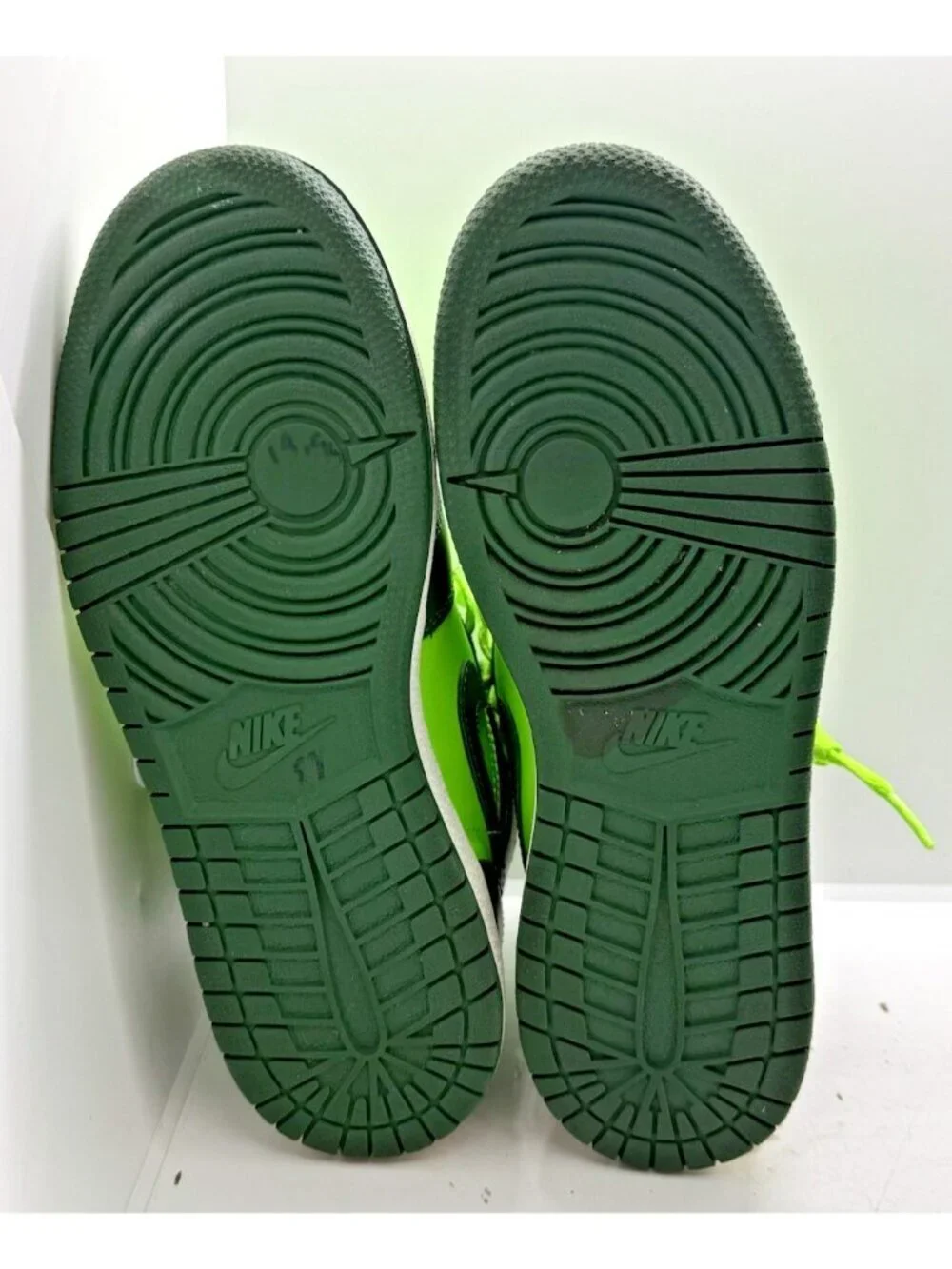 Nike Air Jordan 1 Mid Gorge Green 